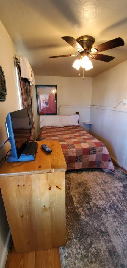 Hikers & Rv Park Hotel 2*